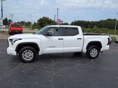 Used 2025 Toyota Tundra SR5 w/ SR5 Convenience Package AWD/4WD image 4