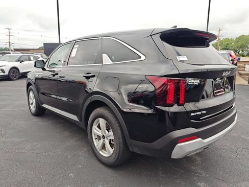 Used 2026 Kia Sorento LX FWD image 3