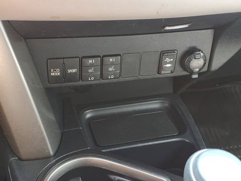 Used 2018 Toyota RAV4 XLE AWD/4WD image 15