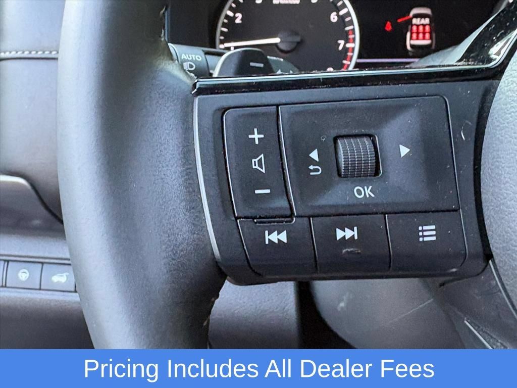 Used 2024 Nissan Pathfinder SL AWD/4WD image 10