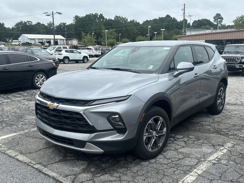 Used 2025 Chevrolet Blazer LT FWD image 3