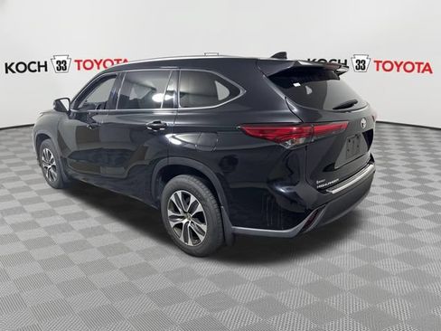 Used 2020 Toyota Highlander XLE AWD/4WD image 6