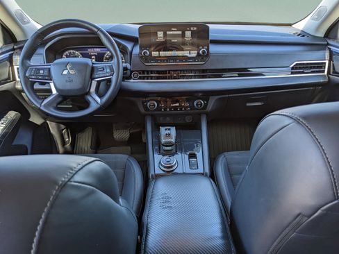 Used 2024 Mitsubishi Outlander SE image 17