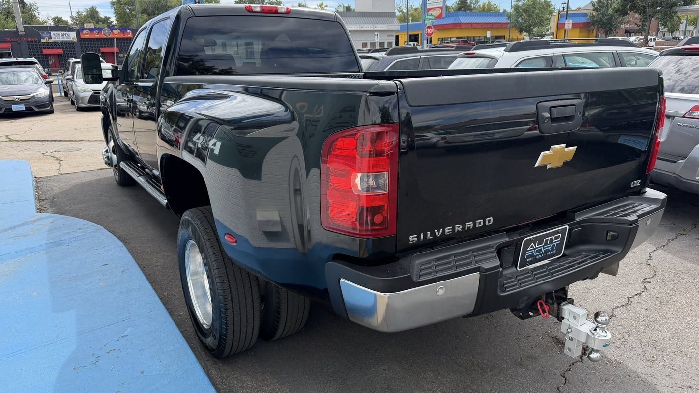 Used 2014 Chevrolet Silverado 3500 LTZ w/ LTZ Plus Package AWD/4WD image 4