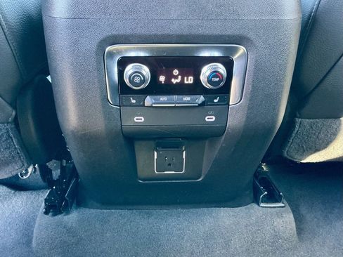 Used 2021 GMC Yukon XL Denali image 33