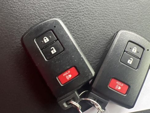 Used 2020 Toyota 4Runner TRD Off-Road Premium AWD/4WD image 9