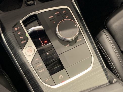 Used 2025 BMW 330i Sedan w/ M Sport Package image 23