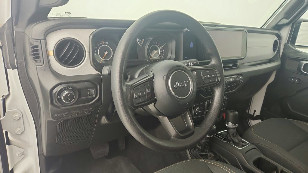 Used 2025 Jeep Gladiator Sport AWD/4WD image 34