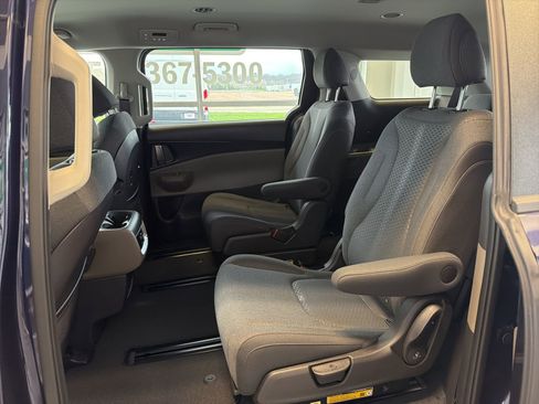 New 2026 Kia Carnival LX FWD image 13