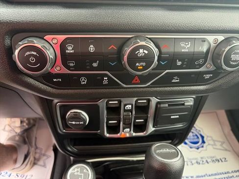 Used 2024 Jeep Gladiator Sport AWD/4WD image 23