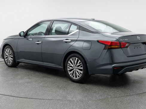 Used 2025 Nissan Altima 2.5 SV FWD image 6