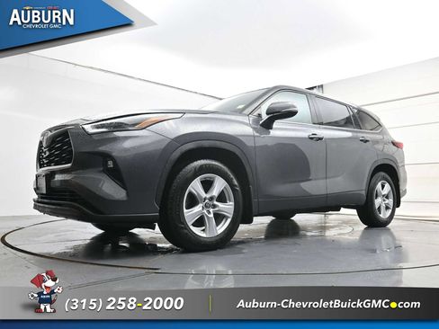 Used 2021 Toyota Highlander LE AWD/4WD image 22