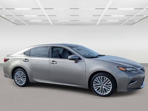Used 2016 Lexus ES 350 w/ Luxury Package w/Wood Trim image 5