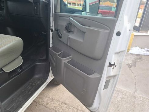Used 2018 Chevrolet Express 4500 Extended w/ Driver Convenience Package image 10