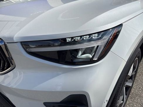 Used 2025 Volvo XC40 B5 Plus AWD/4WD image 9