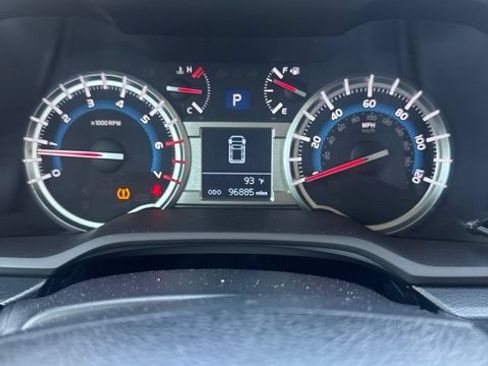 Used 2018 Toyota 4Runner SR5 AWD/4WD image 16