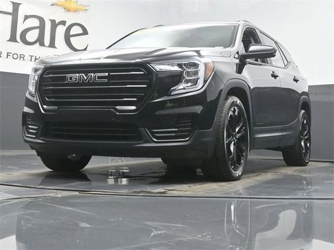 Used 2022 GMC Terrain SLE w/ Driver Convenience Package image 4