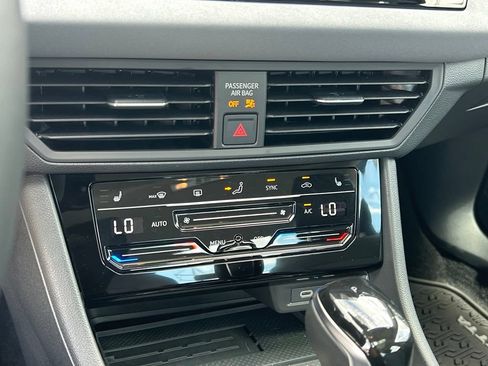 Used 2026 Volkswagen Jetta SE w/ Black Wheel Package FWD image 29