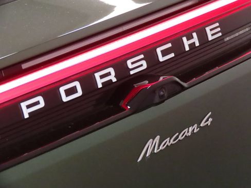 Certified 2025 Porsche Macan 4 Electric AWD/4WD image 12