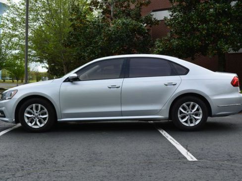 Used 2018 Volkswagen Passat 2.0T S w/ Driver Assistance Package FWD image 8