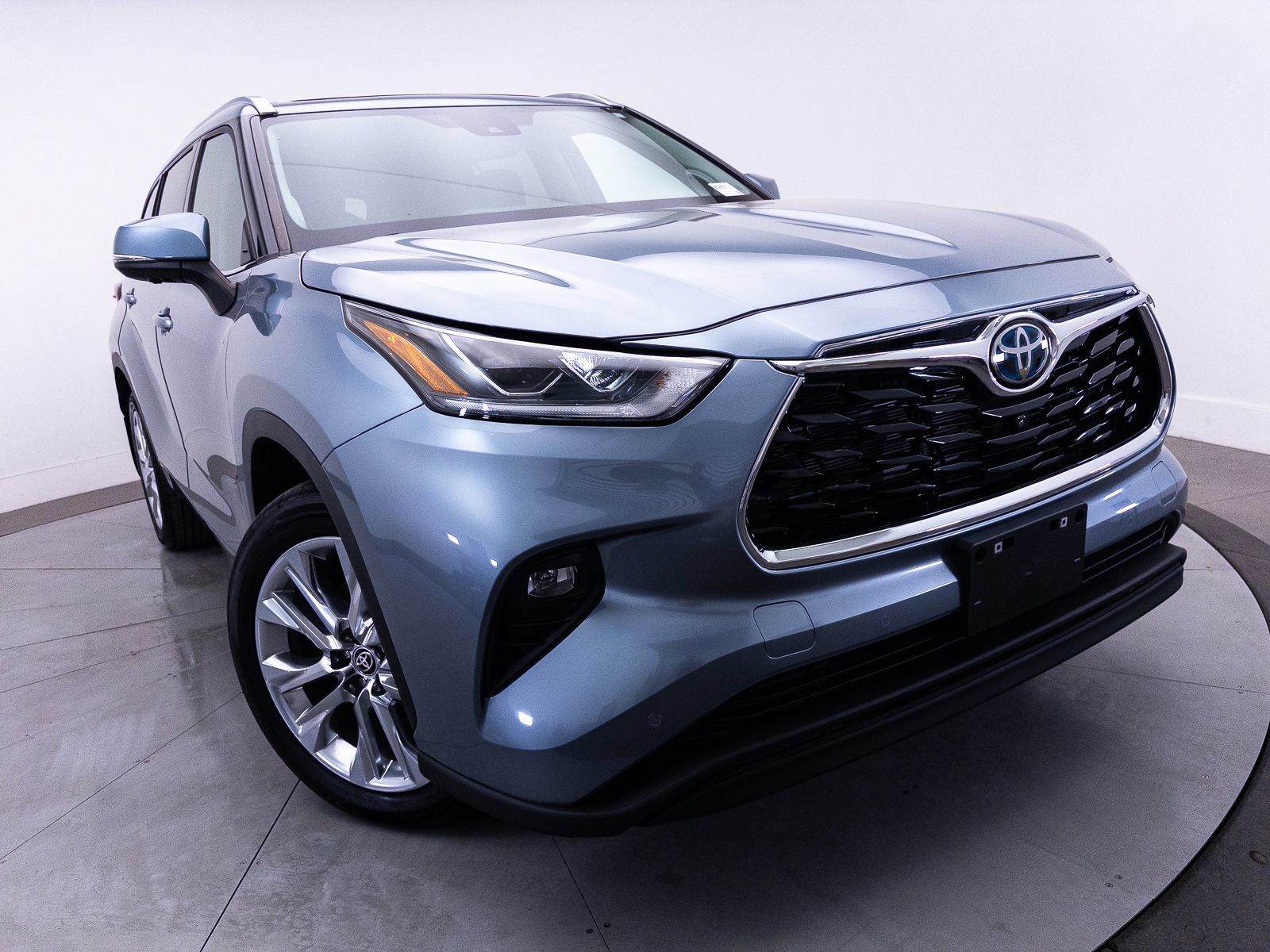 Used 2023 Toyota Highlander Limited AWD/4WD image 4