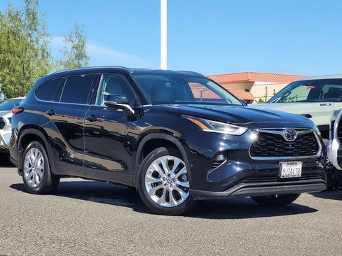 Used 2023 Toyota Highlander Limited AWD/4WD image 2