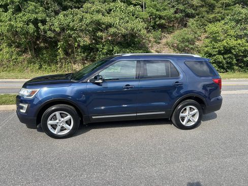 Used 2016 Ford Explorer XLT w/ Equipment Group 202A AWD/4WD image 3