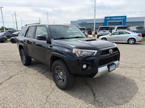 Used 2019 Toyota 4Runner TRD Off-Road Premium AWD/4WD image 2