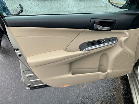 Used 2013 Toyota Camry LE image 10