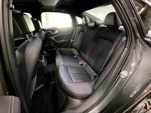 Used 2022 Audi A6 Premium Plus image 27