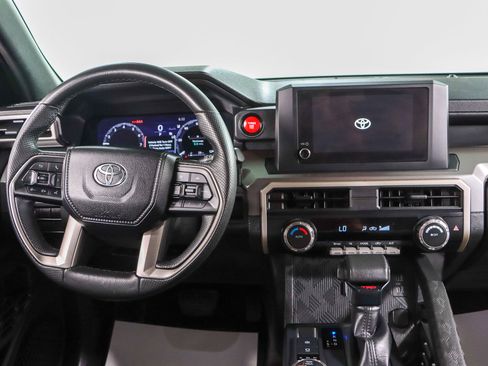 Used 2024 Toyota Tacoma TRD Off-Road AWD/4WD image 17