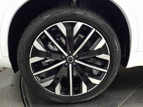 Certified 2025 Volvo XC90 B6 Plus image 15