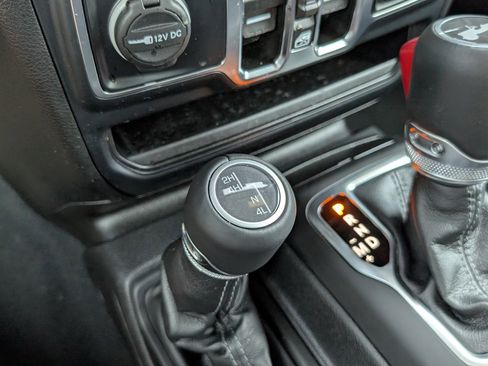 Used 2024 Jeep Wrangler Unlimited Sahara w/ Technology Group AWD/4WD image 22