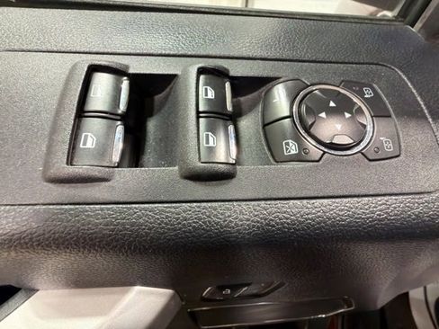 Used 2015 Ford F150 Lariat w/ Equipment Group 502A Luxury AWD/4WD image 13
