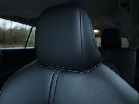 Used 2025 Toyota Highlander XLE image 29