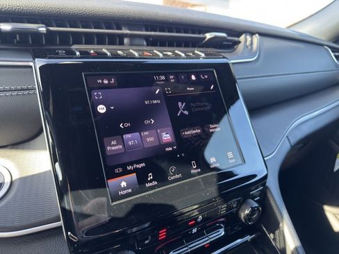 New 2025 Jeep Grand Cherokee Altitude image 17