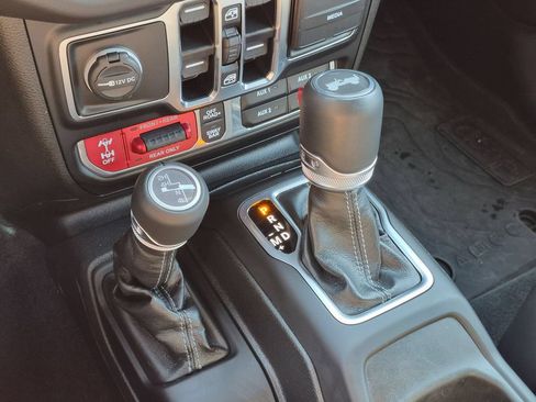 Used 2024 Jeep Wrangler Unlimited Rubicon w/ Technology Group AWD/4WD image 17