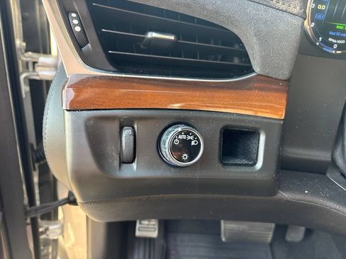 Used 2020 Cadillac Escalade 2WD image 12