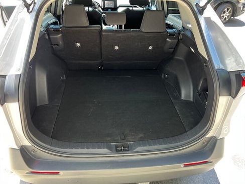 Used 2022 Toyota RAV4 LE AWD/4WD image 21