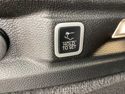 Used 2021 Jeep Grand Cherokee L Overland w/ Luxury Tech Group IV AWD/4WD image 13