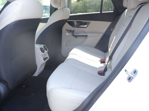 Used 2024 Mercedes-Benz GLC 300 4MATIC image 8