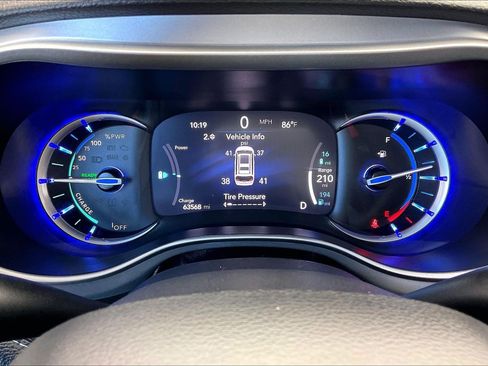 Used 2024 Chrysler Pacifica Limited FWD image 22