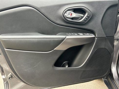 Used 2019 Jeep Cherokee Limited AWD/4WD image 33