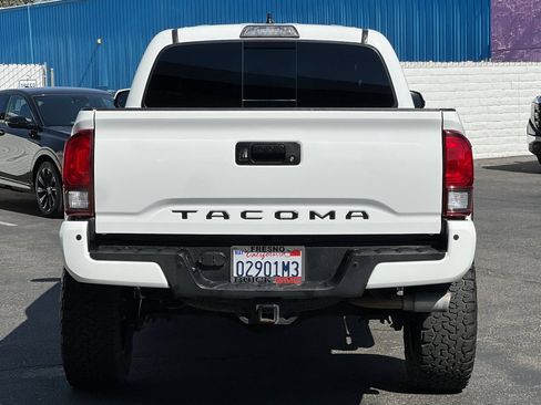 Used 2019 Toyota Tacoma TRD Off-Road w/ TRD Premium Off Road Package AWD/4WD image 5