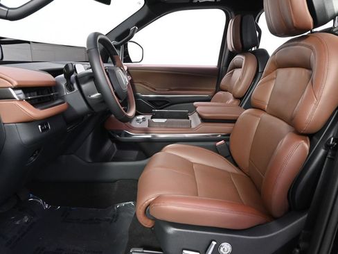 New 2026 Lincoln Navigator L Reserve AWD/4WD image 13