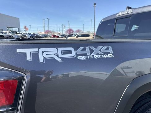 Used 2021 Toyota Tacoma TRD Off-Road w/ Technology Package AWD/4WD image 5