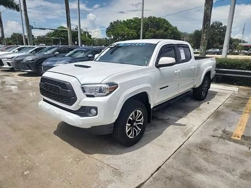 Used 2022 Toyota Tacoma TRD Sport AWD/4WD image 2
