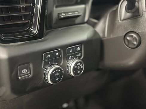 Used 2024 GMC Sierra 1500 AT4 w/ Technology Package AWD/4WD image 18