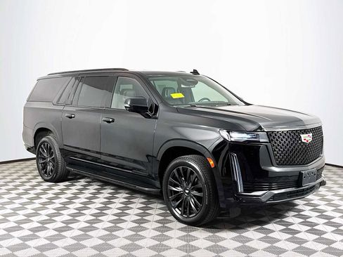 Used 2022 Cadillac Escalade ESV Luxury image 3