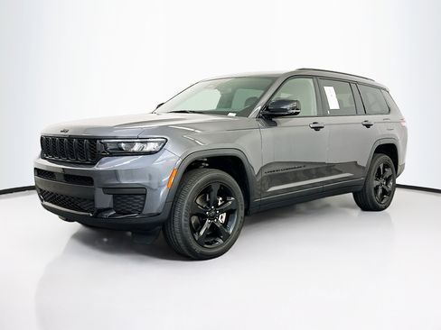 Used 2023 Jeep Grand Cherokee L Laredo image 3